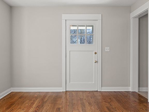 2nd image of 1529 Springvale Rd