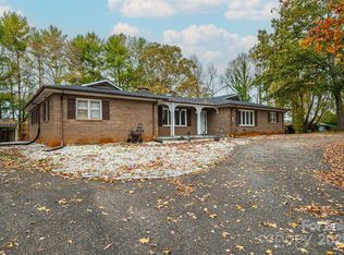 173 Eastview St, Hudson, NC 28638