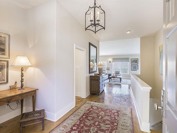 3rd image of 407 Bear Creek Cir