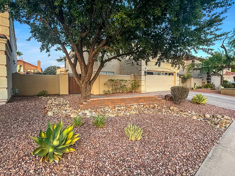 16205 S 34th Way — Photo 1