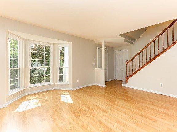 3rd image of 3028 Turnberry La