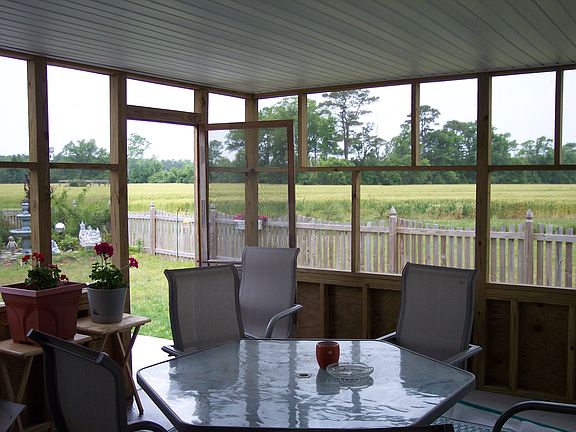 Screen porch