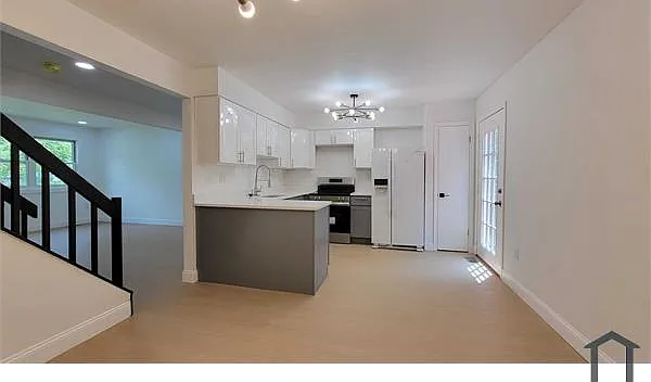 4 bed, 2200 sqft, $3,600 — Photo 4