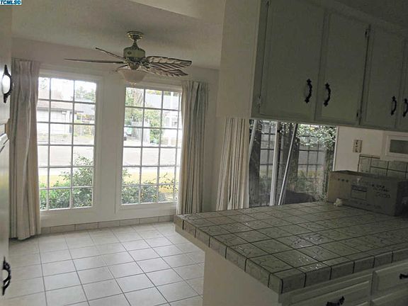 4th image of 3807 W Hillsdale Ave