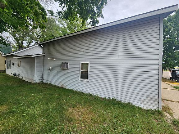 4th image of 138 S Oak St