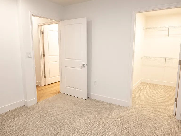 2102 | Spacious Closets 2102 | Spacious Closets