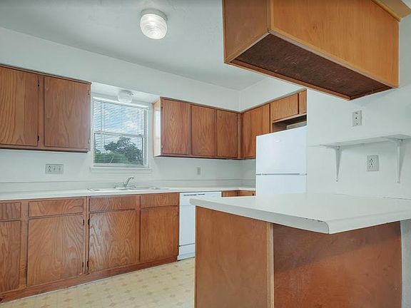 4th image of 402 Summer Ct APT 3A