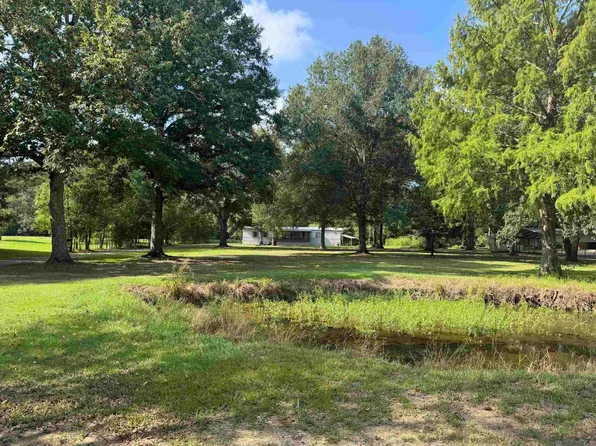 3376 Piper Rd, Slaughter, LA 70777