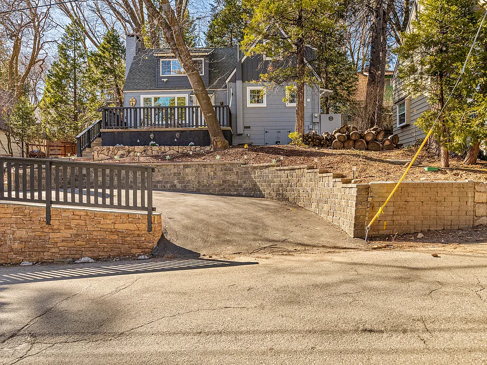 284 Walnut Dr
