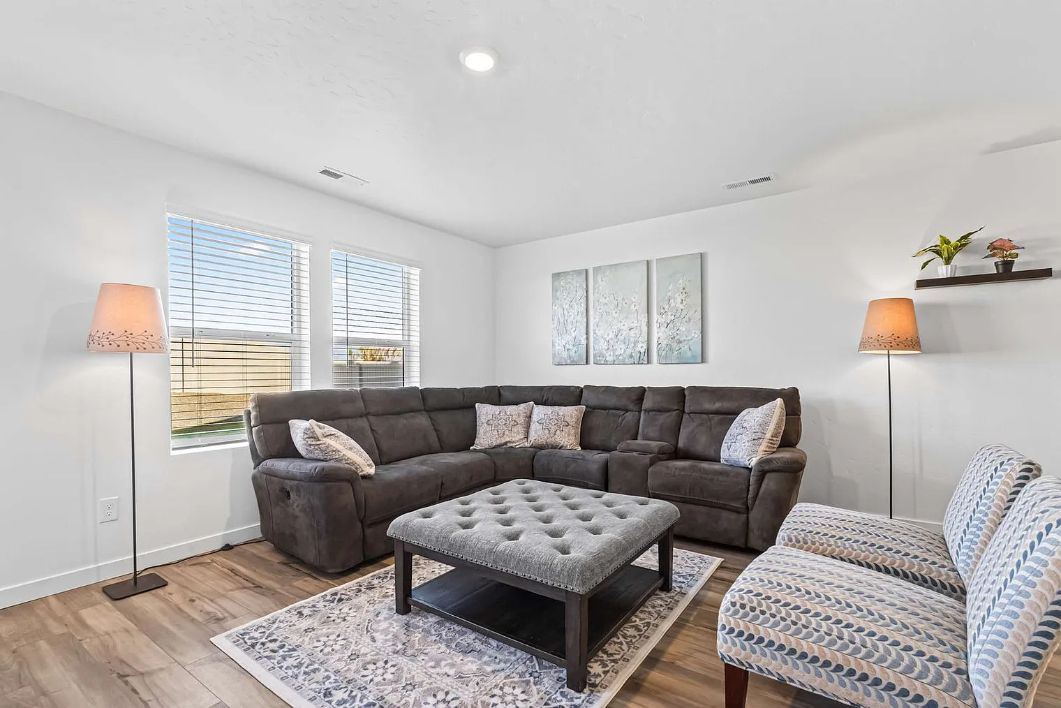 4 bed, 2.0 bath, 2195 sqft, $5,487 — Photo 4