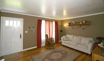 5th image of 933 E 77th St