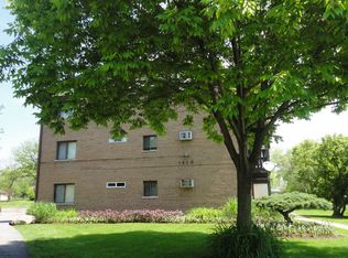 1110 Chalet Dr APT 302, Darien, IL 60561