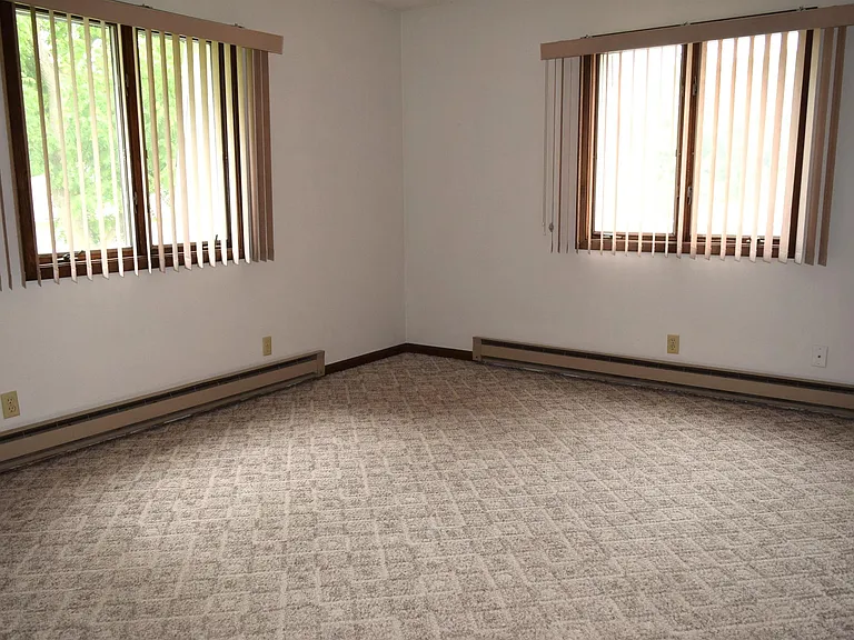 425 W Maine St — Photo 10