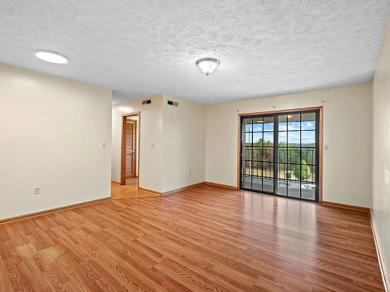 Blueberry Hill Apartments — Photo 12