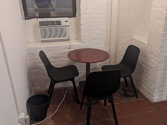 2nd image of 138 Stanton St APT 3