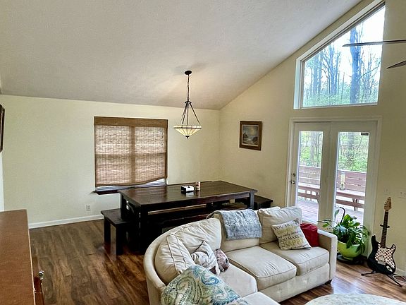 6th image of 1073 Crane Ct