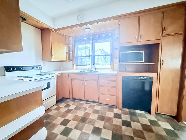601 Clark St — Photo 13