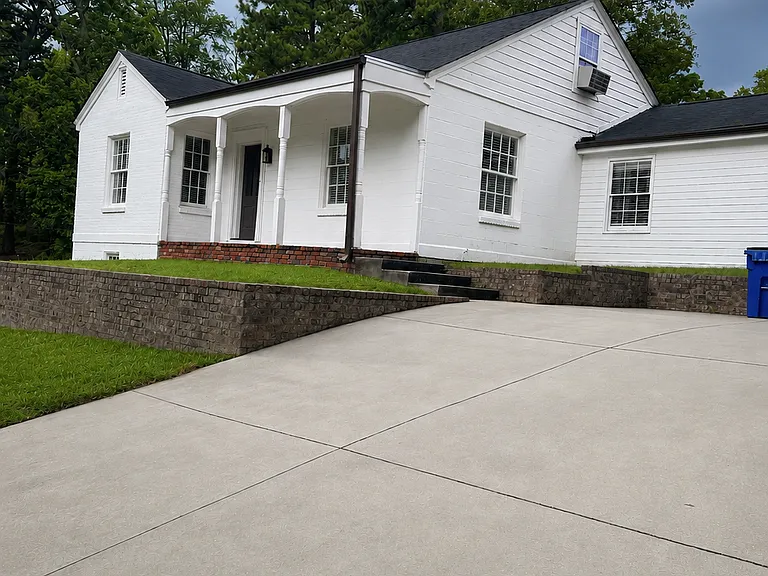 700 Warwick Rd — Photo 2