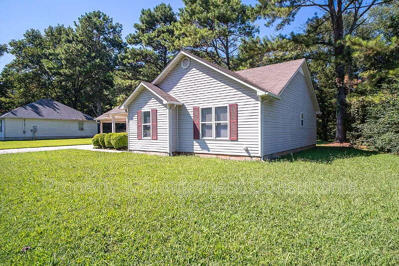 3 bed, 2.0 bath, 1352 sqft, $1,525 — Photo 2