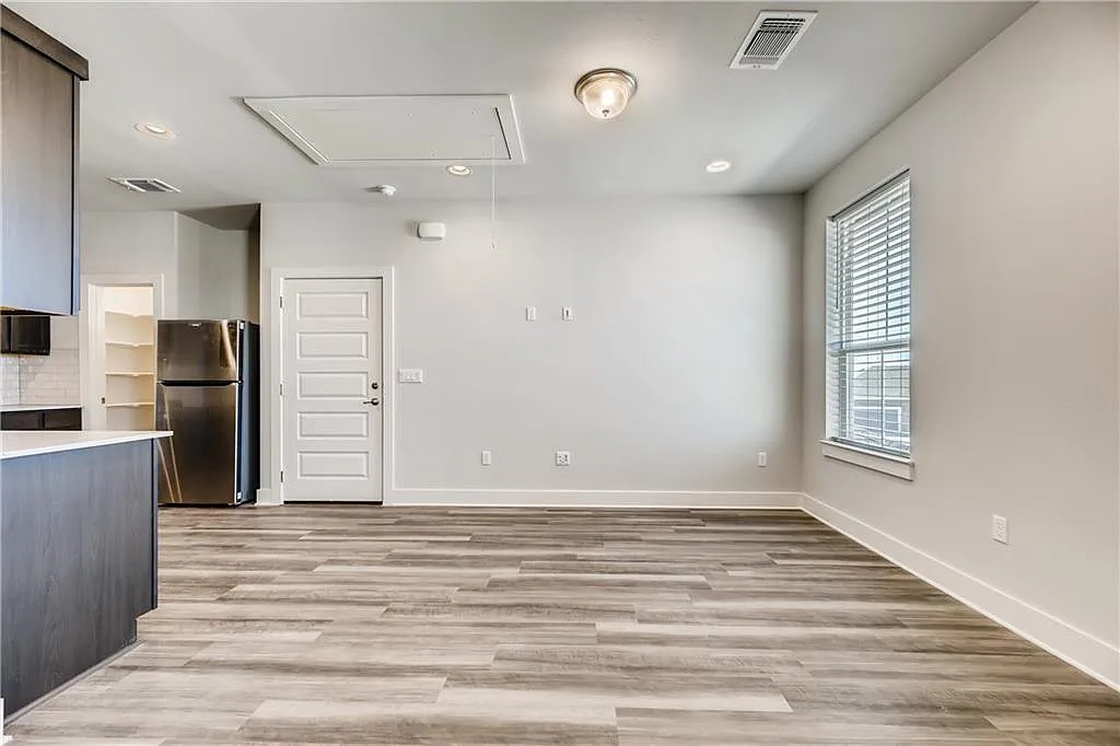Studio, 550 sqft, $1,300 — Photo 3