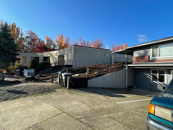 2nd image of 1805 NE Hillaire Ct #A