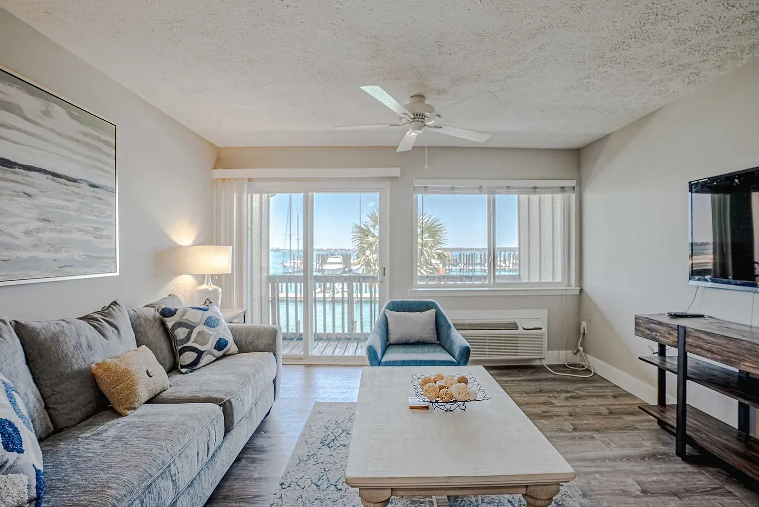 2 bed, 2.0 bath, 1194 sqft, $2,916 — Photo 2