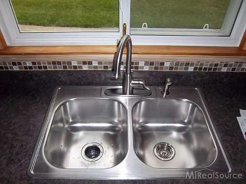 3rd image of 28090 Hillview St