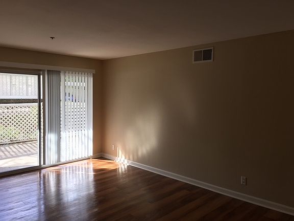 4th image of 3563 Seaward Cir APT 385
