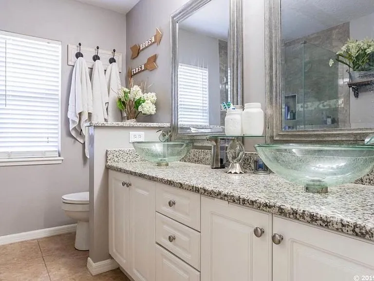 8404 SW 66th Ln — Photo 5