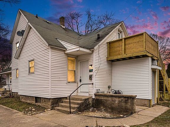 2nd image of 1705 S Park St #1705