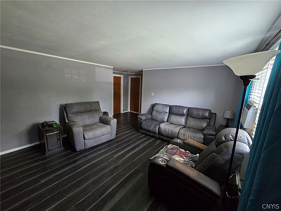4th image of 211 Mohawk Dr