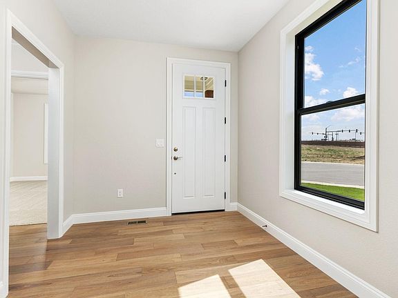 4th image of 5707 3rd St