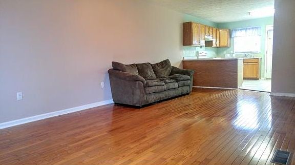 2nd image of 312 Beaverview Dr #312
