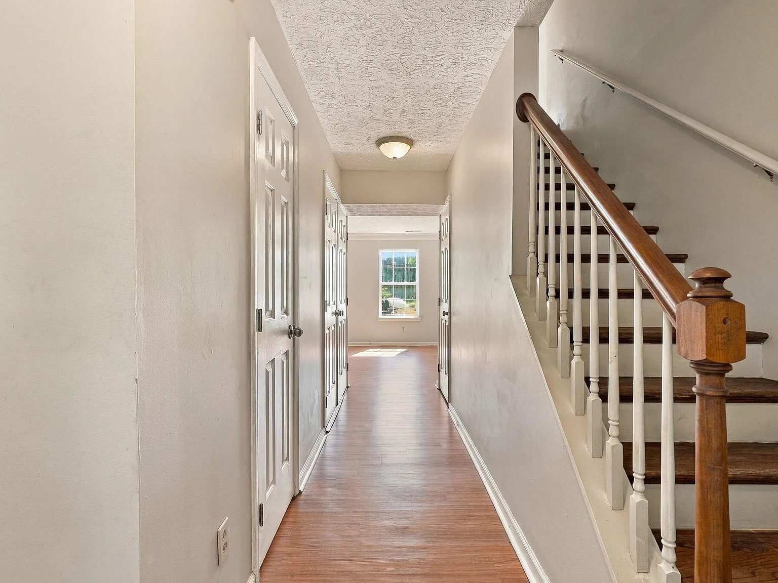 2 bed, 1.5 bath, 1358 sqft, $1,600 — Photo 4
