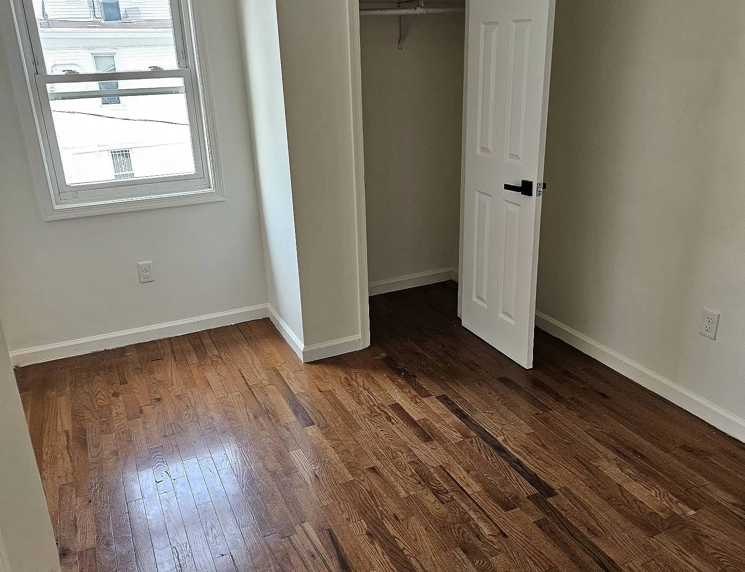 3 bed, 1100 sqft, $1,800 — Photo 1