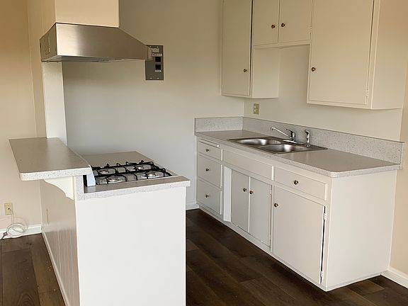 5th image of 9821 Alexander Ave #H