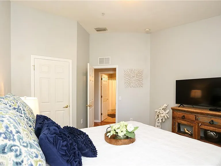 960 Hampton Cir #80 — Photo 45
