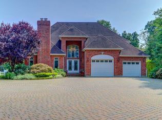 1160 Merritts Rd, Farmingdale, NY 11735