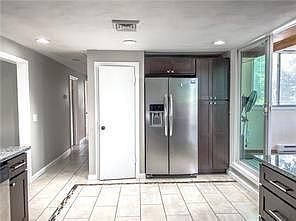 5th image of 101 Woodland Ave