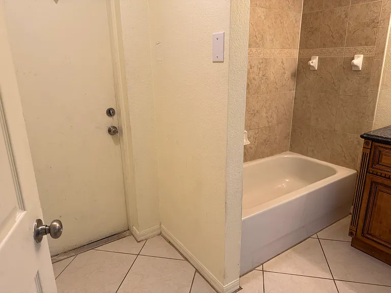 934 Garnet Ave — Photo 12