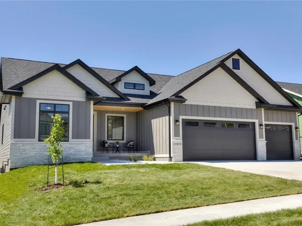 17674 Townsend Dr, Clive, IA 50325