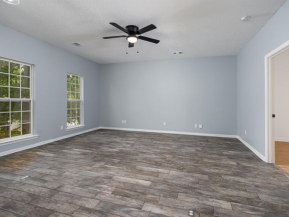 3rd image of 1600 Hamilton Ln