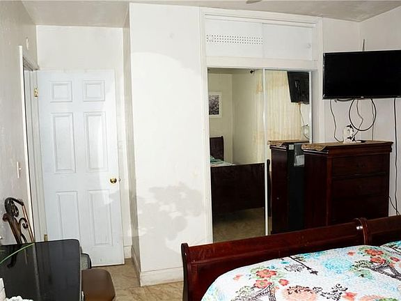 3rd image of 3130 SW 47th Ave #1