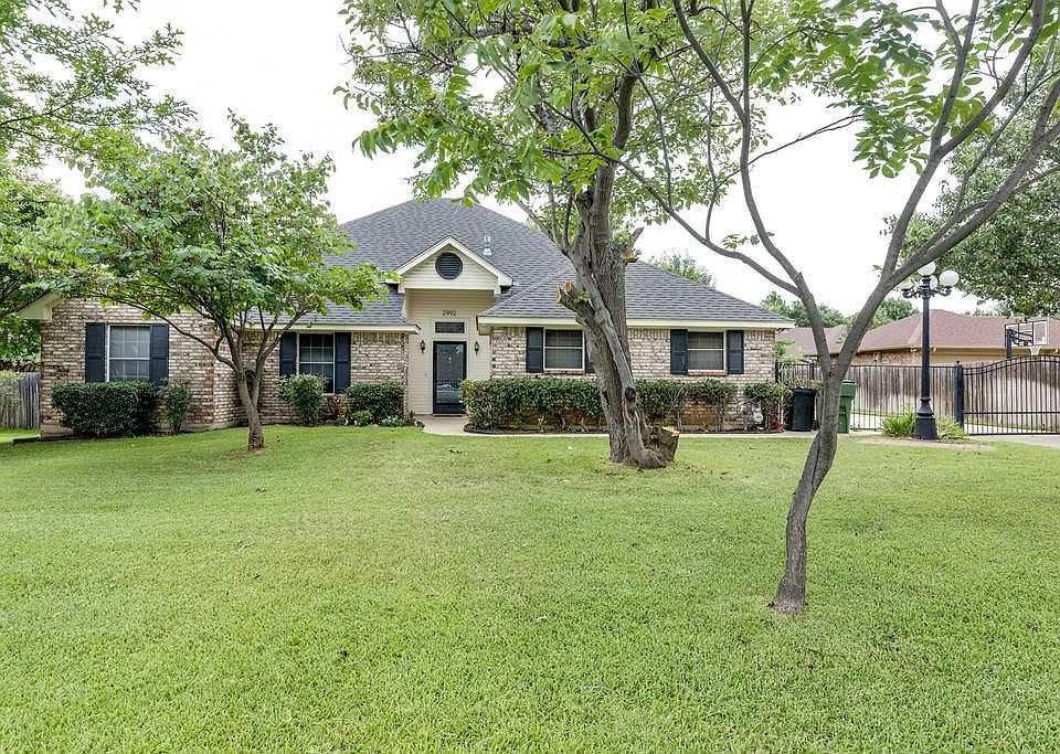 1st image of 2992 Lake Dr