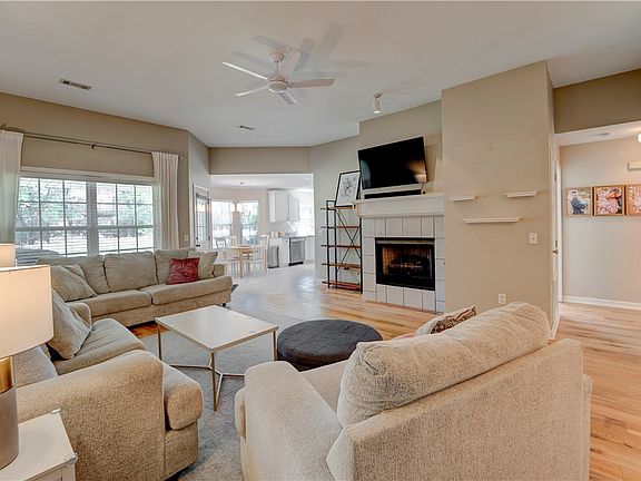 4th image of 462 Aster Ave