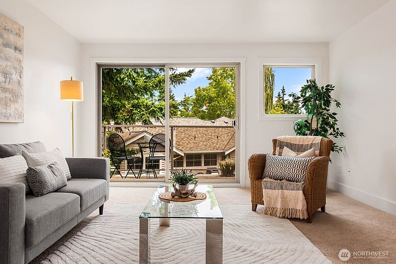 4th image of 8503 Bowdoin Way #201