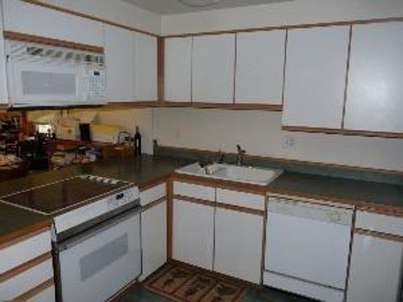 5th image of 7223 NE 175th St Unit 106