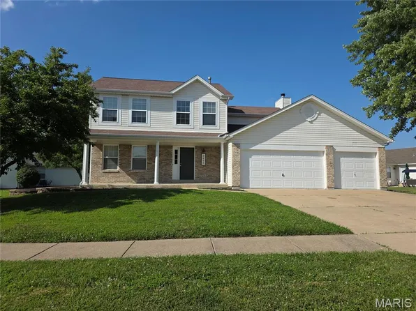 1455 Chambers Dr, O'Fallon, MO 63366