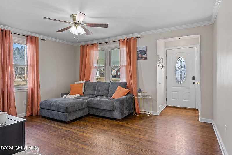 4th image of 1008 Sunrise Boulevard