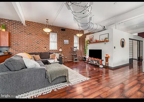 18 E Sunbury St #A Photo 1